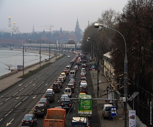 v novgorodskoj oblasti na trasse moskva peterburg dorozhnye patruli stali prichinoj probki